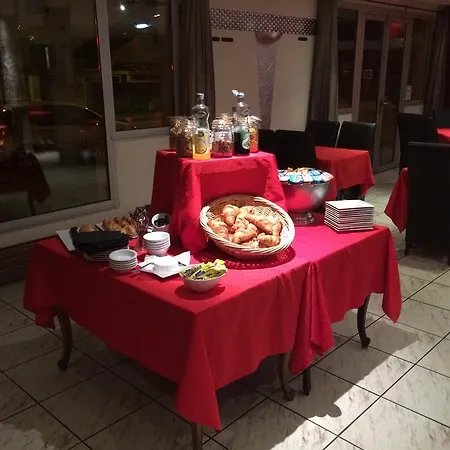 Отель Central Restaurant La Cloche Sassenage