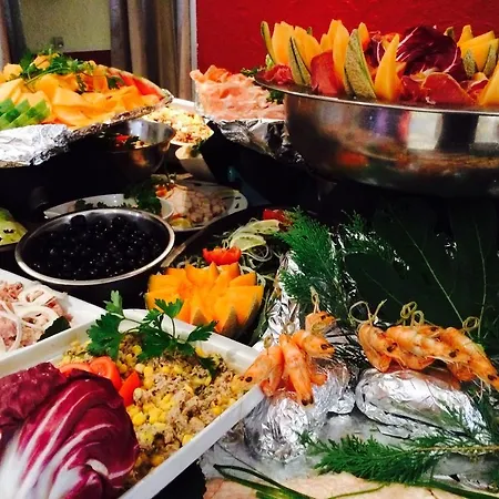 Отель Central Restaurant La Cloche Sassenage
