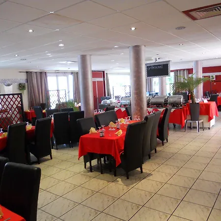 Central Restaurant La Cloche Отель 2*