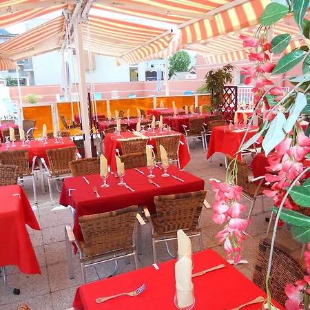 Отель Central Restaurant La Cloche 2*
